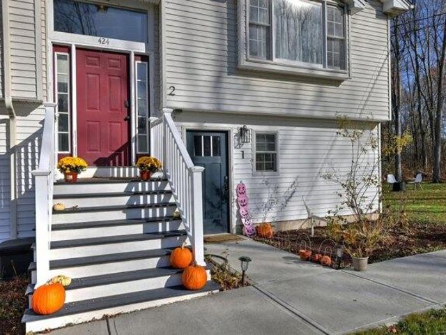 House for sale in Suffield, Connecticut