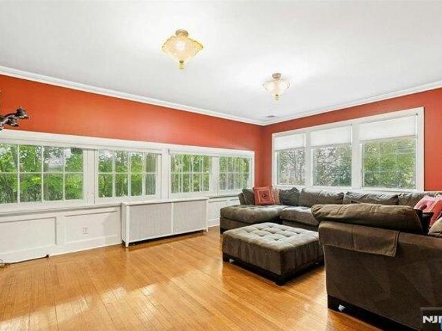 House for sale in Teaneck, New Jersey