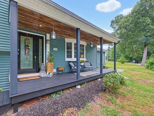 House for sale in North Uxbridge, Massachusetts