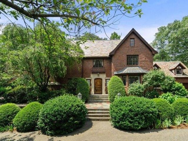 House for sale in Peirce Estates, Wellesley