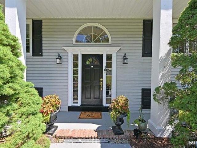 House for sale in Woodcliff Lake, New Jersey