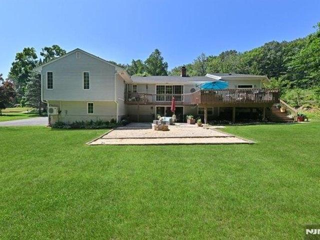 House for sale in Woodcliff Lake, New Jersey