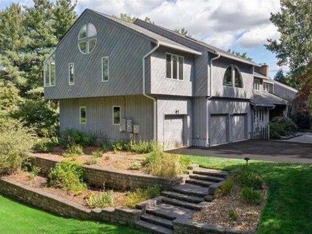 House for sale in Woodcliff Lake, New Jersey