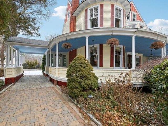 House for sale in Bayport House for sale in Bayport