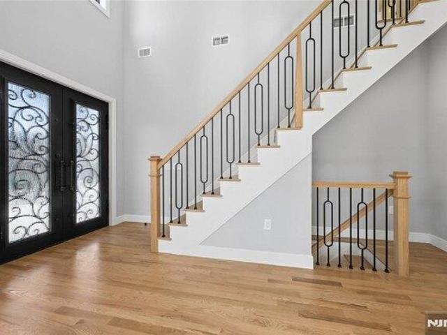House for sale in Bergenfield, New Jersey