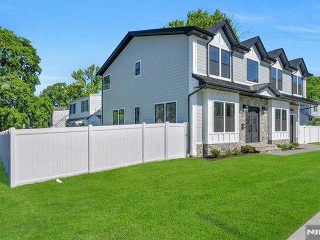 House for sale in Bergenfield, New Jersey