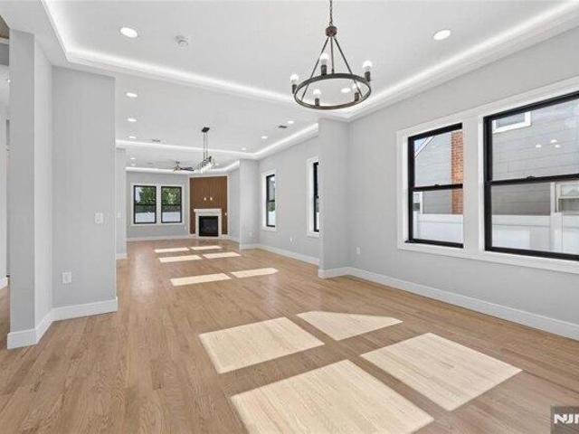 House for sale in Bergenfield, New Jersey