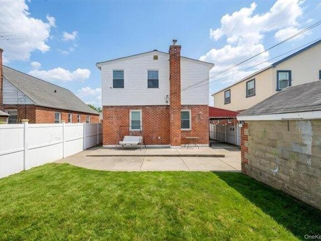 House for sale in Queens, Arverne
