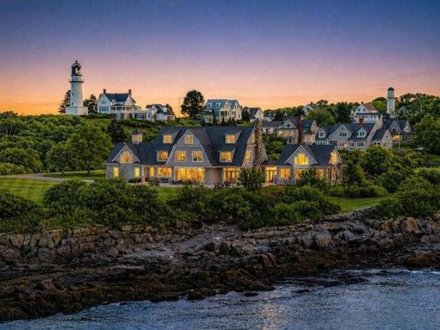 House for sale in Cape Elizabeth, Maine