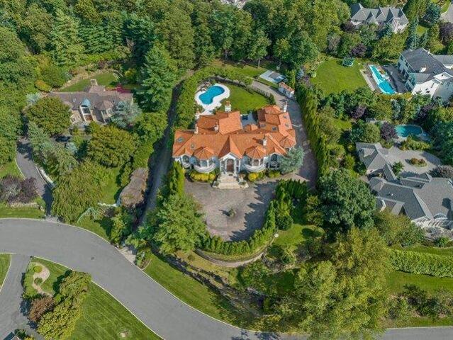 House for sale in Cresskill