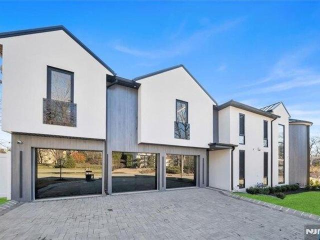 House for sale in Englewood Cliffs, New Jersey