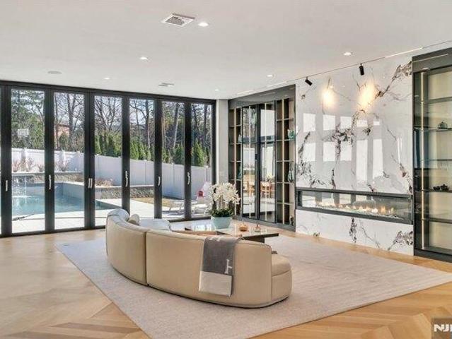 House for sale in Englewood Cliffs, New Jersey
