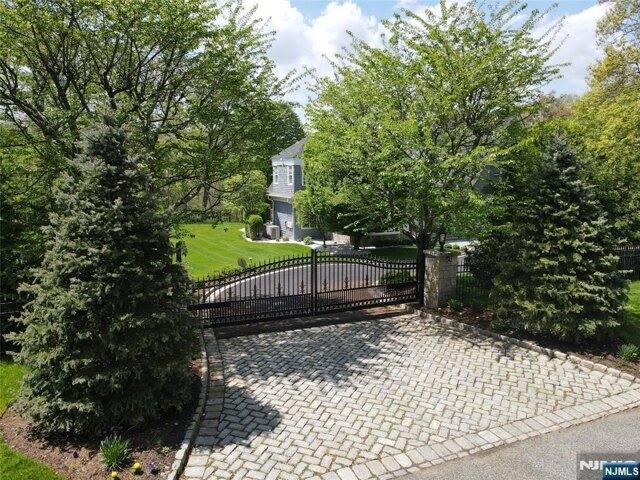 House for sale in Franklin Lakes, New Jersey