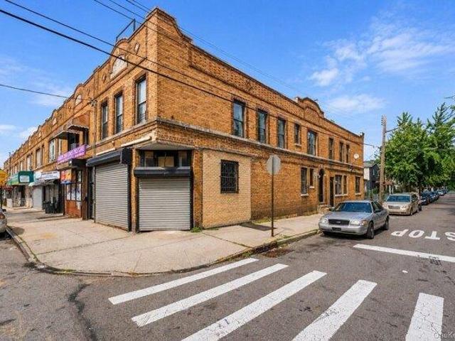 House for sale in Queens, Arverne