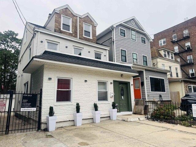 House for sale in Hudson, New Jersey
