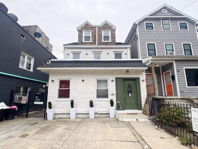 House for sale in Hudson, New Jersey