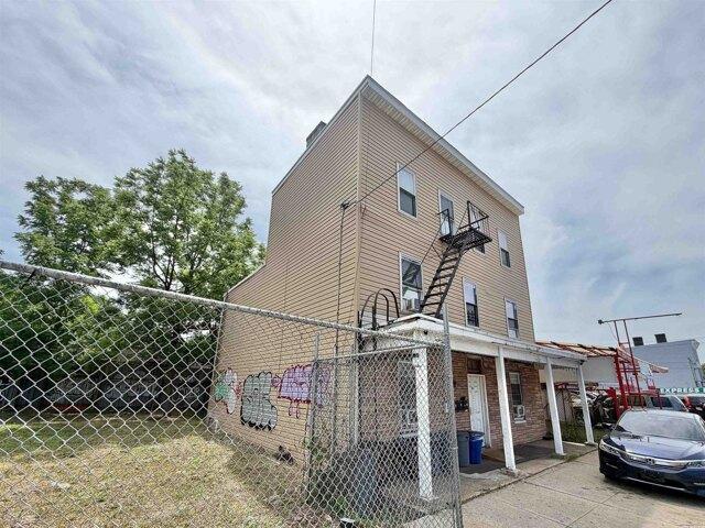 House for sale in Hudson, New Jersey