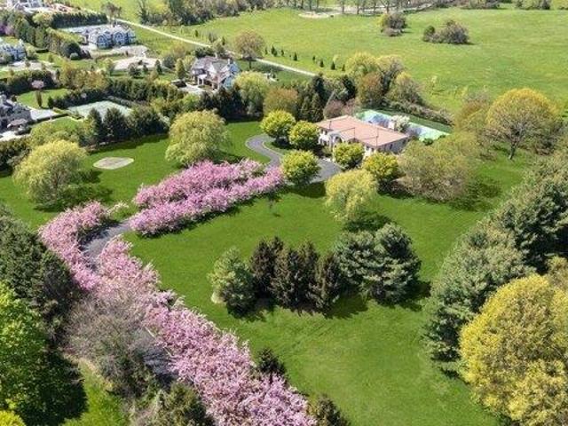 House for sale in Old Westbury