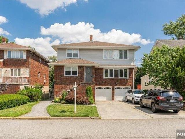 House for sale in Palisades Park, New Jersey
