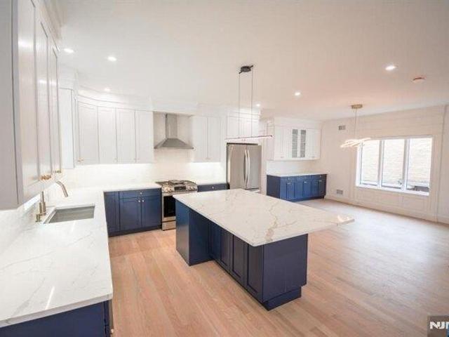 House for sale in Palisades Park, New Jersey