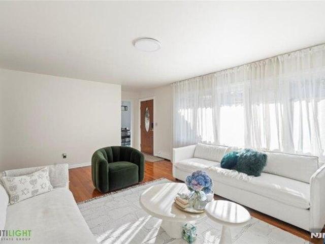 House for sale in Palisades Park, New Jersey