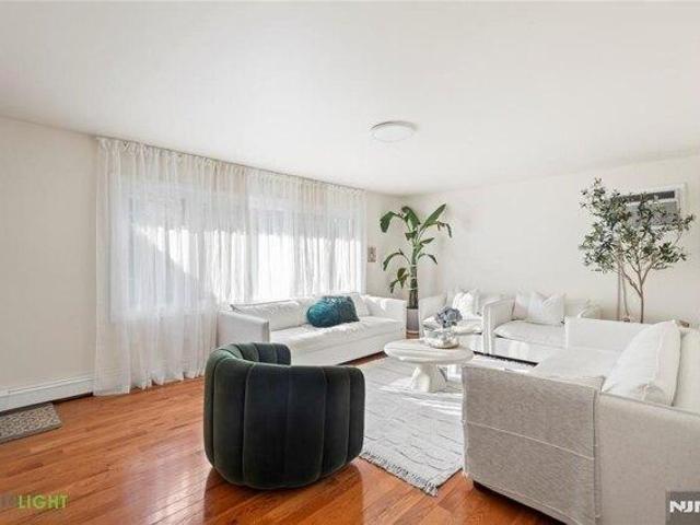 House for sale in Palisades Park, New Jersey