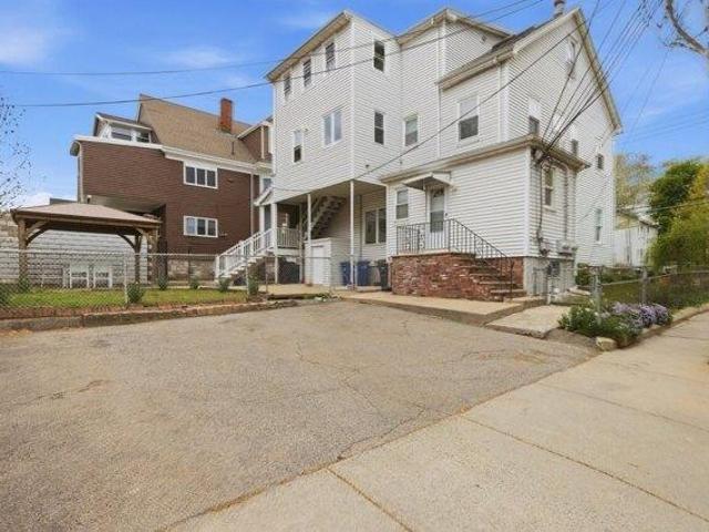 House for sale in Spring Hill Historic District, Somerville