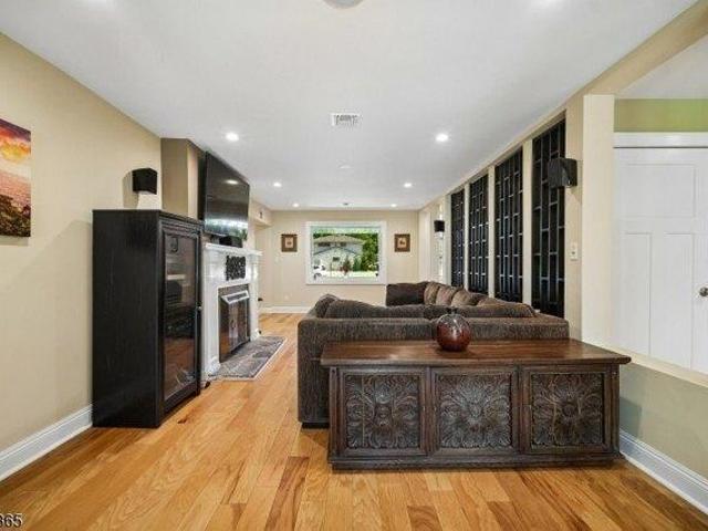 House for sale in Springfield, New Jersey