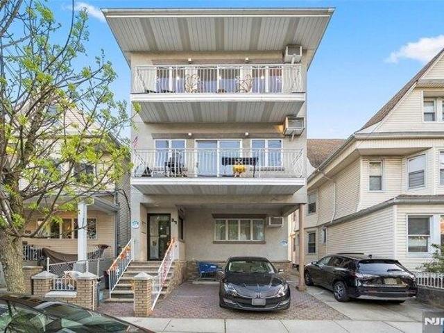 House for sale in Hudson, New Jersey