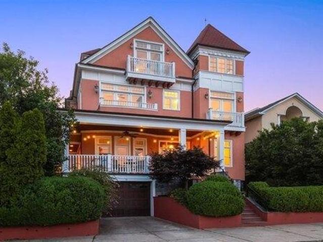 House for sale in Weehawken