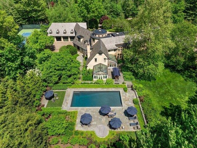House for sale in Weston, Middlesex County