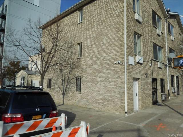 House for sale in The Bronx, Arverne