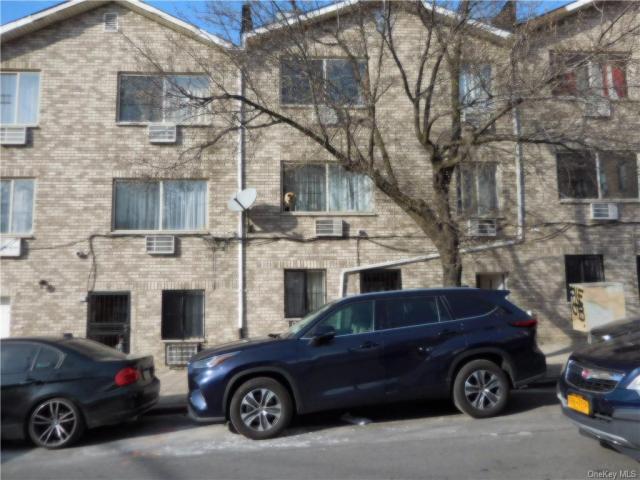 House for sale in The Bronx, Arverne