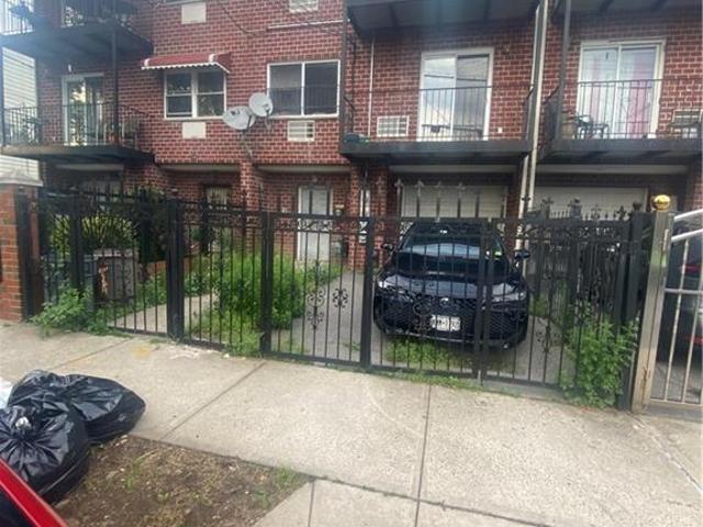 House for sale in The Bronx, Arverne