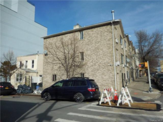 House for sale in The Bronx, Arverne