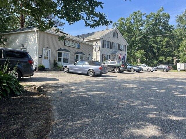 House for sale in Charlton City, Charlton