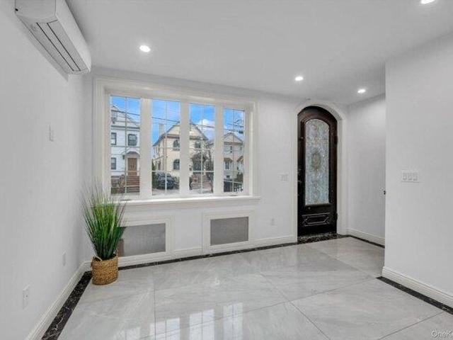 House for sale in Queens, Arverne