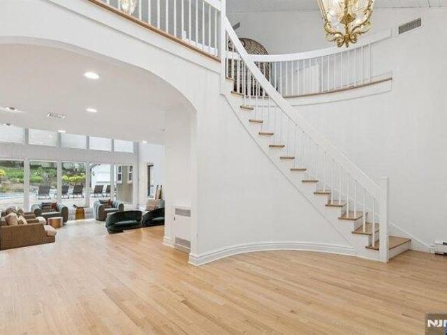 House for sale in Cresskill