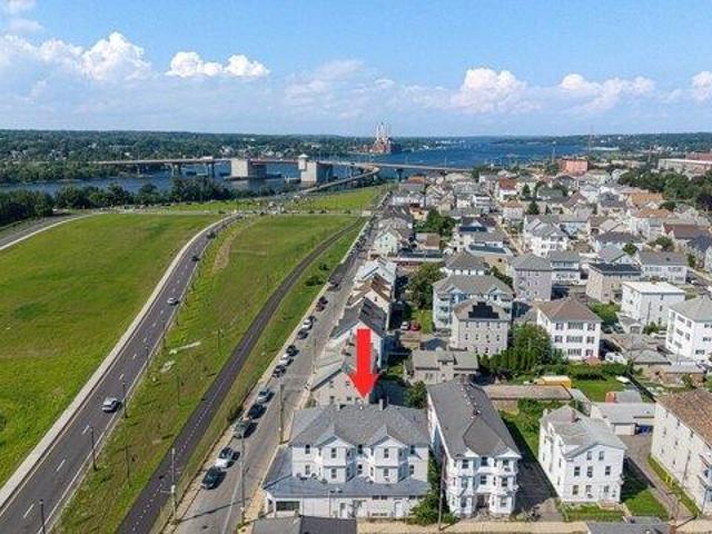 House for sale in Slades Ferry, Fall River