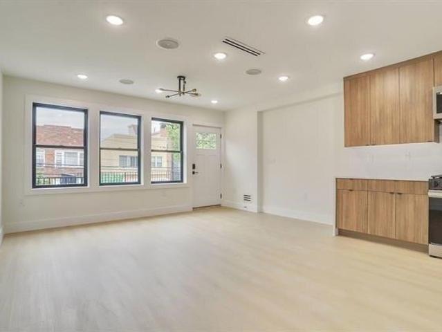 House for sale in Hudson, New Jersey