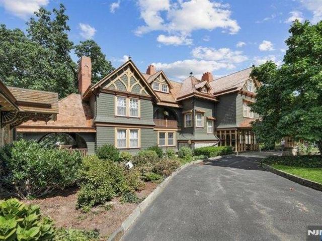 House for sale in Landing, New Jersey