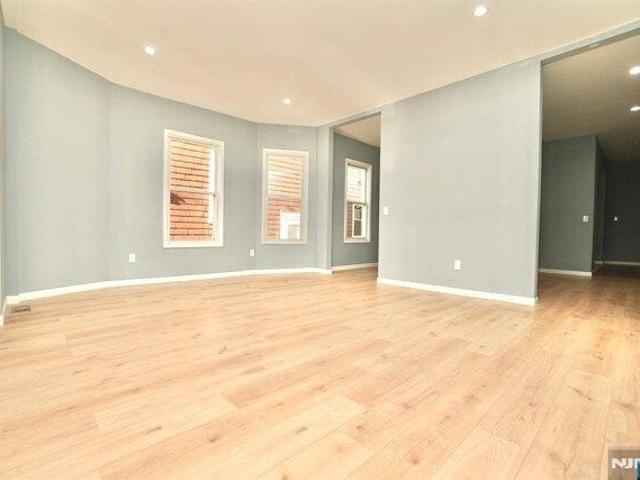 House for sale in Newark, Essex County