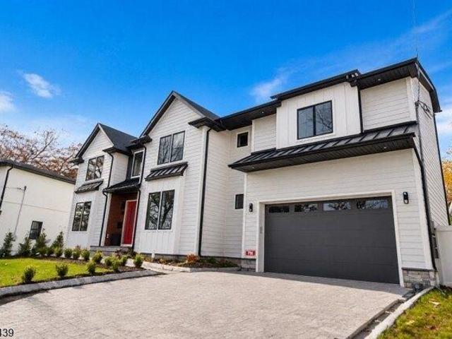 House for sale in Paramus, New Jersey