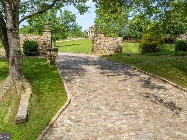 House for sale in Potomac