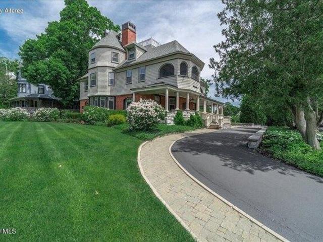 House for sale in Saratoga, New York
