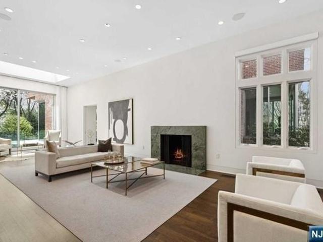 House for sale in Teaneck, New Jersey