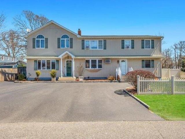 House for sale in Bohemia, New York