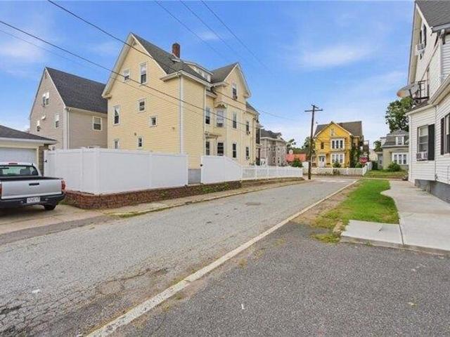 House for sale in Downtown, Attleboro