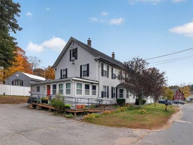 House for sale in Charlton City, Charlton
