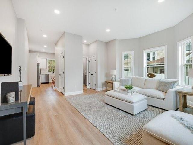 House for sale in Cary Square, Chelsea